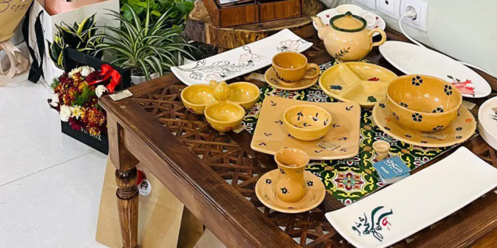 هدیه کاشی و سرامیک دست‌ساز